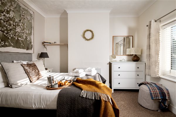 End Cottage first floor bedroom with king sized zip and link beds